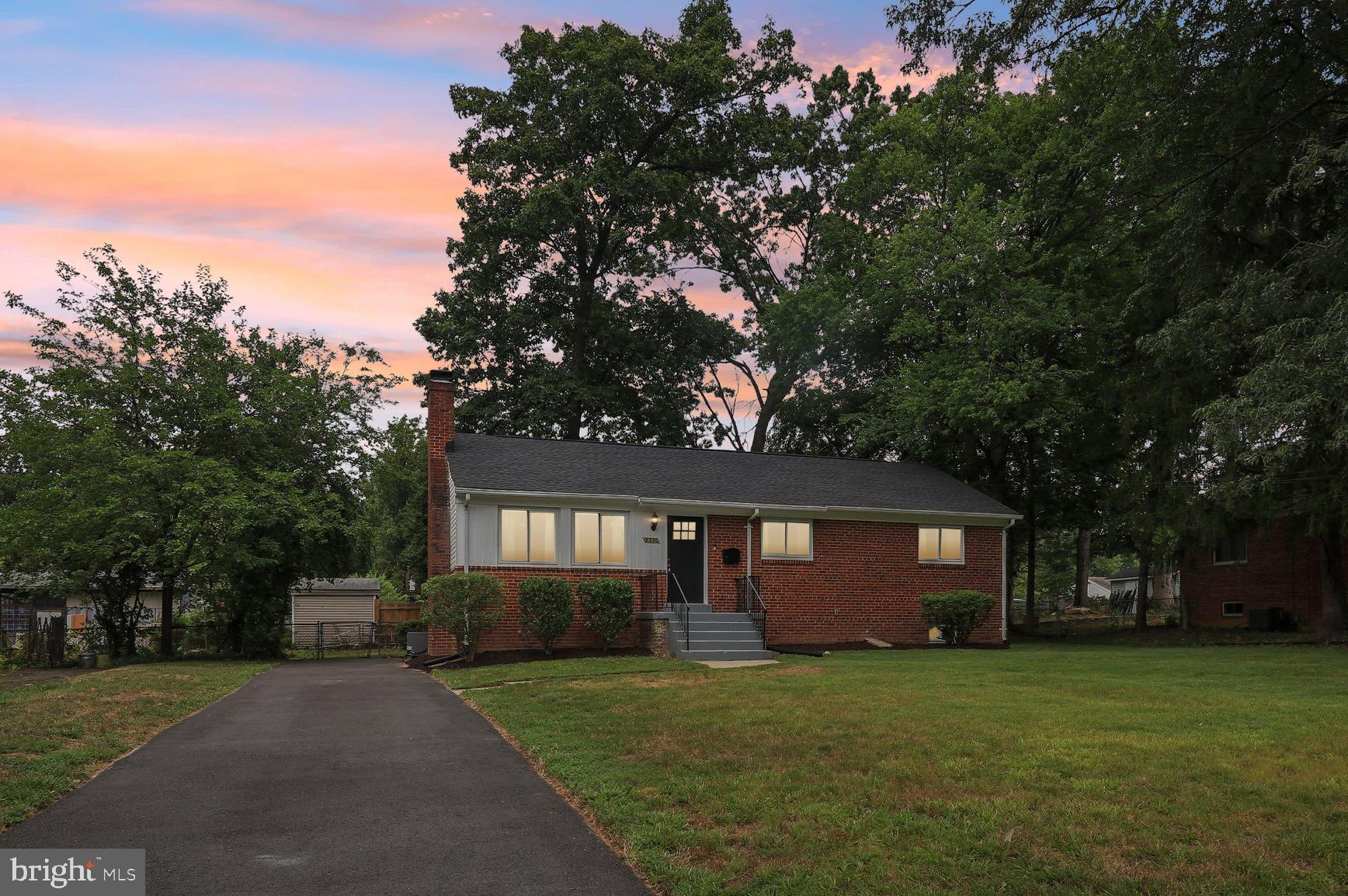 BROYHILL PARK - Residential