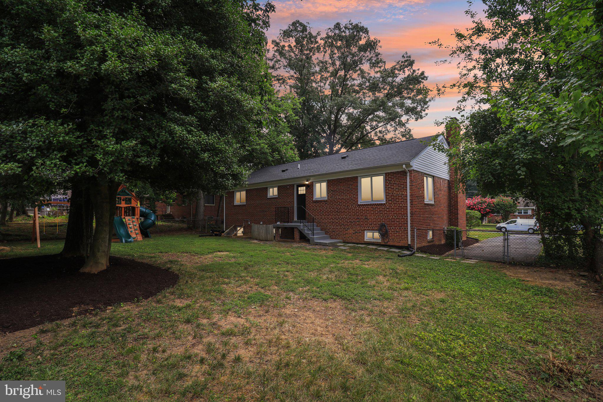 BROYHILL PARK - Residential