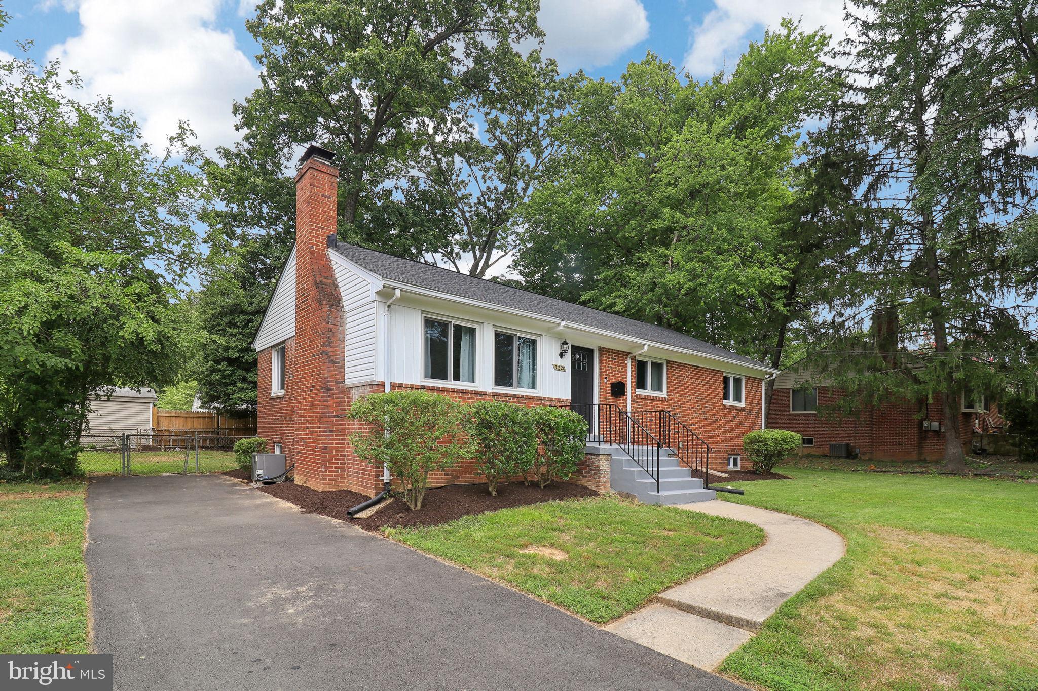 BROYHILL PARK - Residential