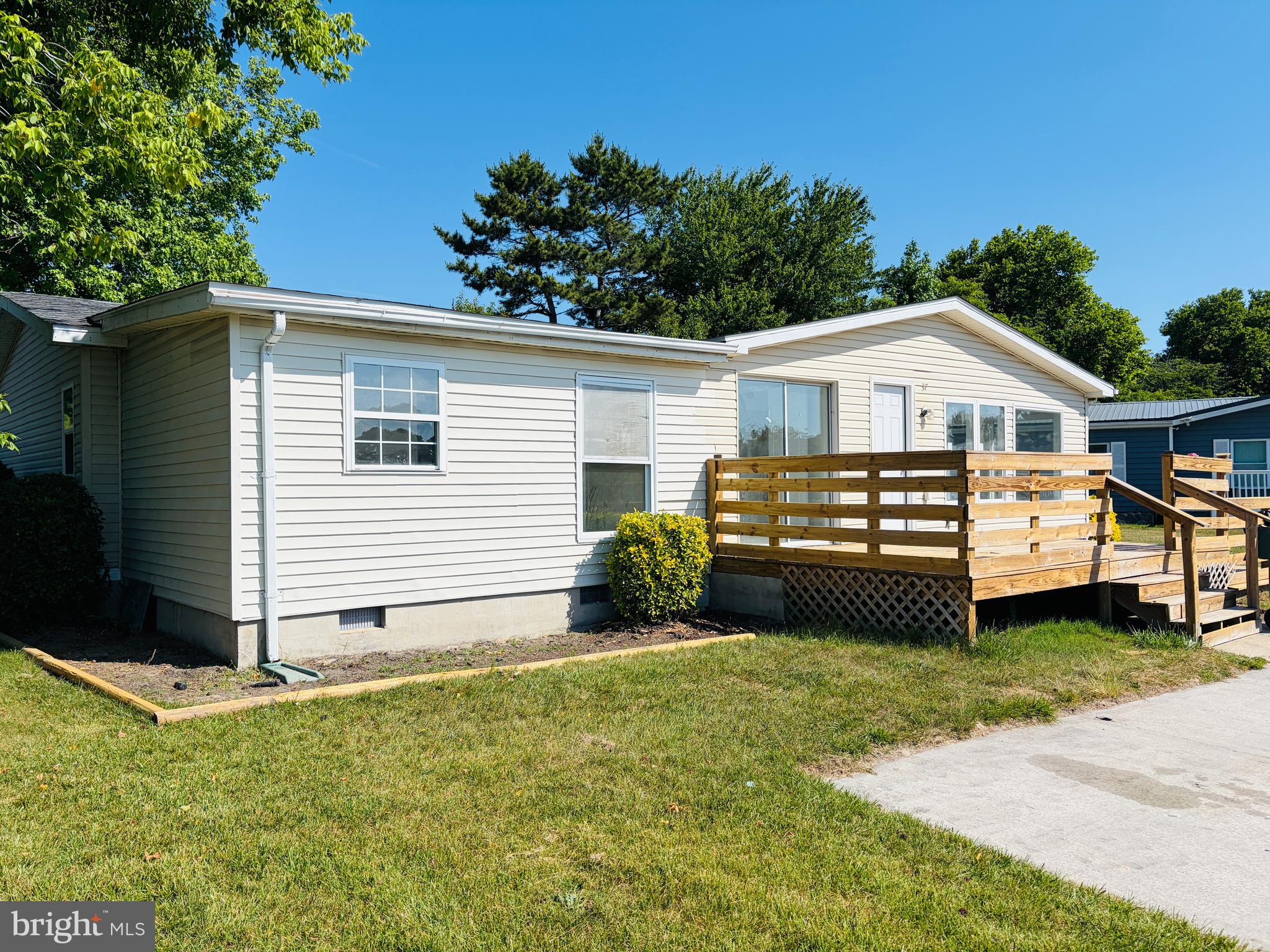 37 ANCHOR WAY DRIVE