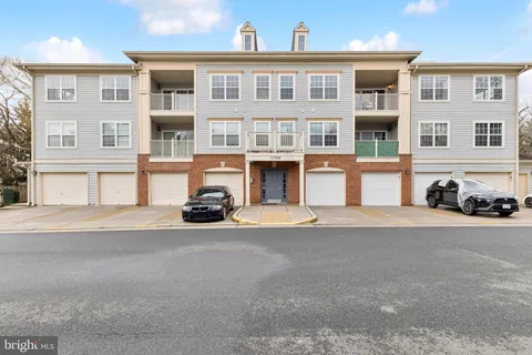 11328 Westbrook Mill Lane Unit 304, Fairfax, VA MLS: VAFX2289266