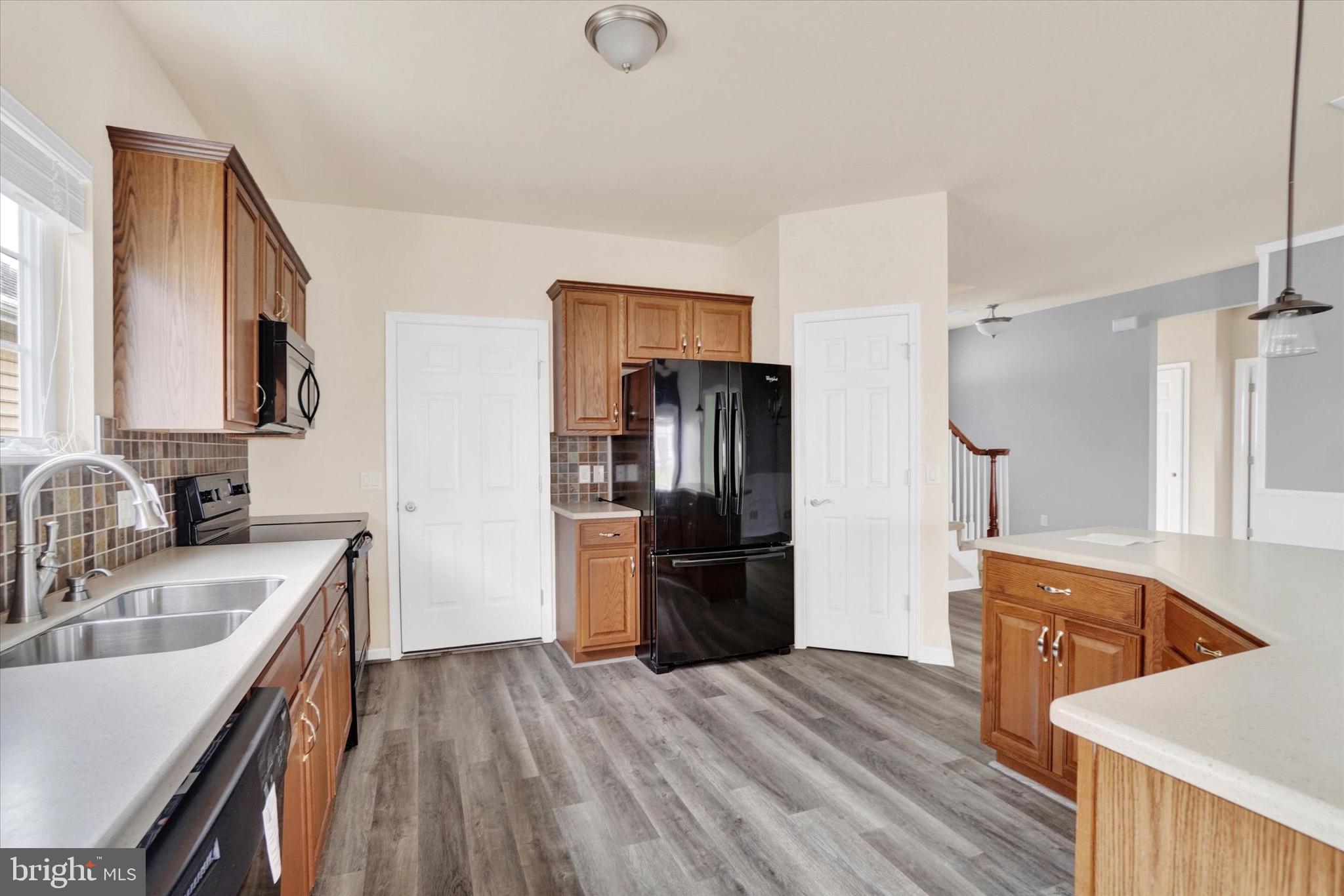 FOUR SEASONS AT ELM TREE - Residential