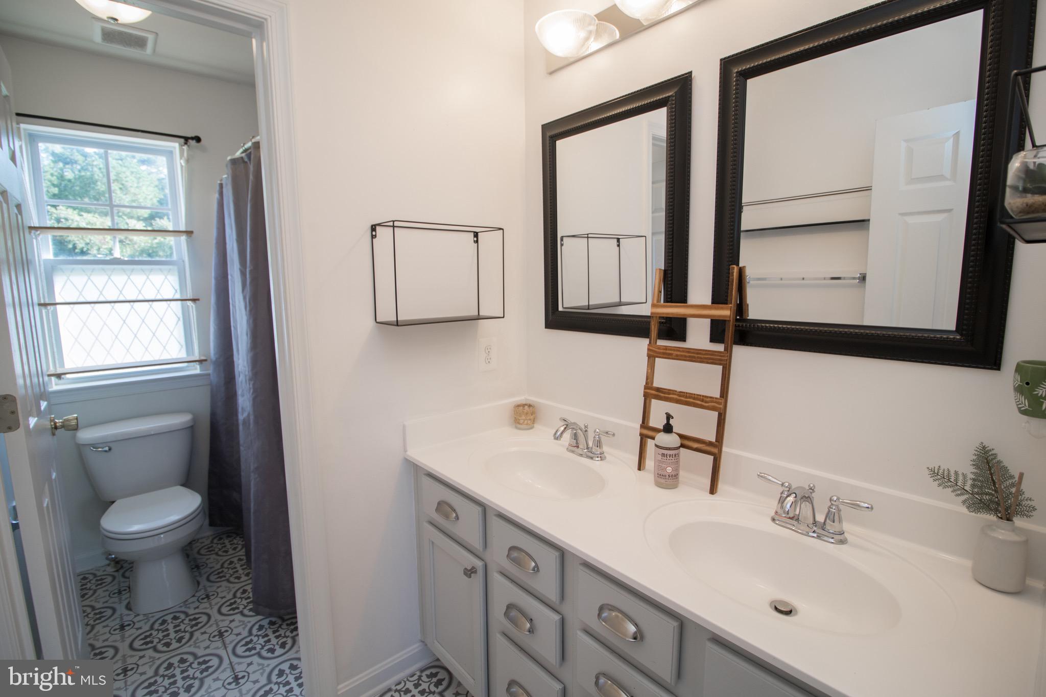 ELIZABETH HILLS PHASE 1 - Residential Lease