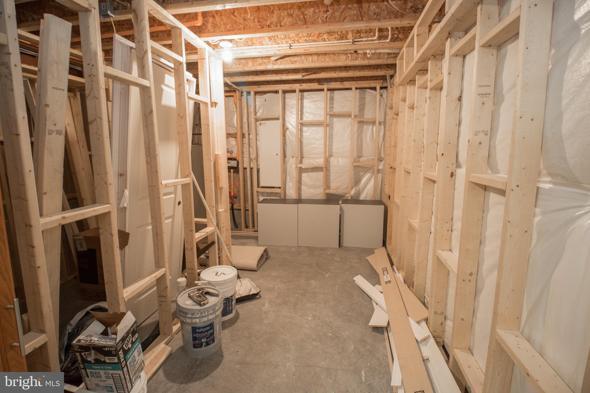 ELIZABETH HILLS PHASE 1 - Residential Lease