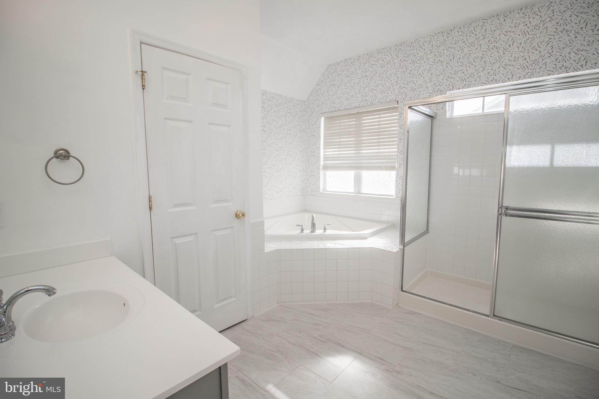 ELIZABETH HILLS PHASE 1 - Residential Lease