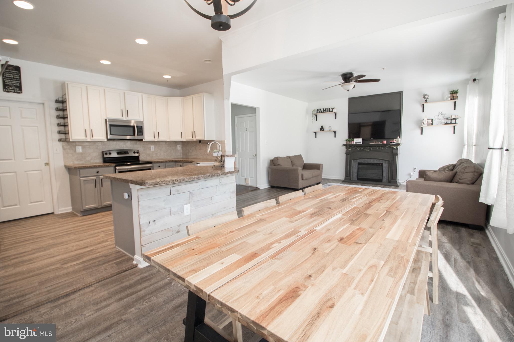 ELIZABETH HILLS PHASE 1 - Residential Lease