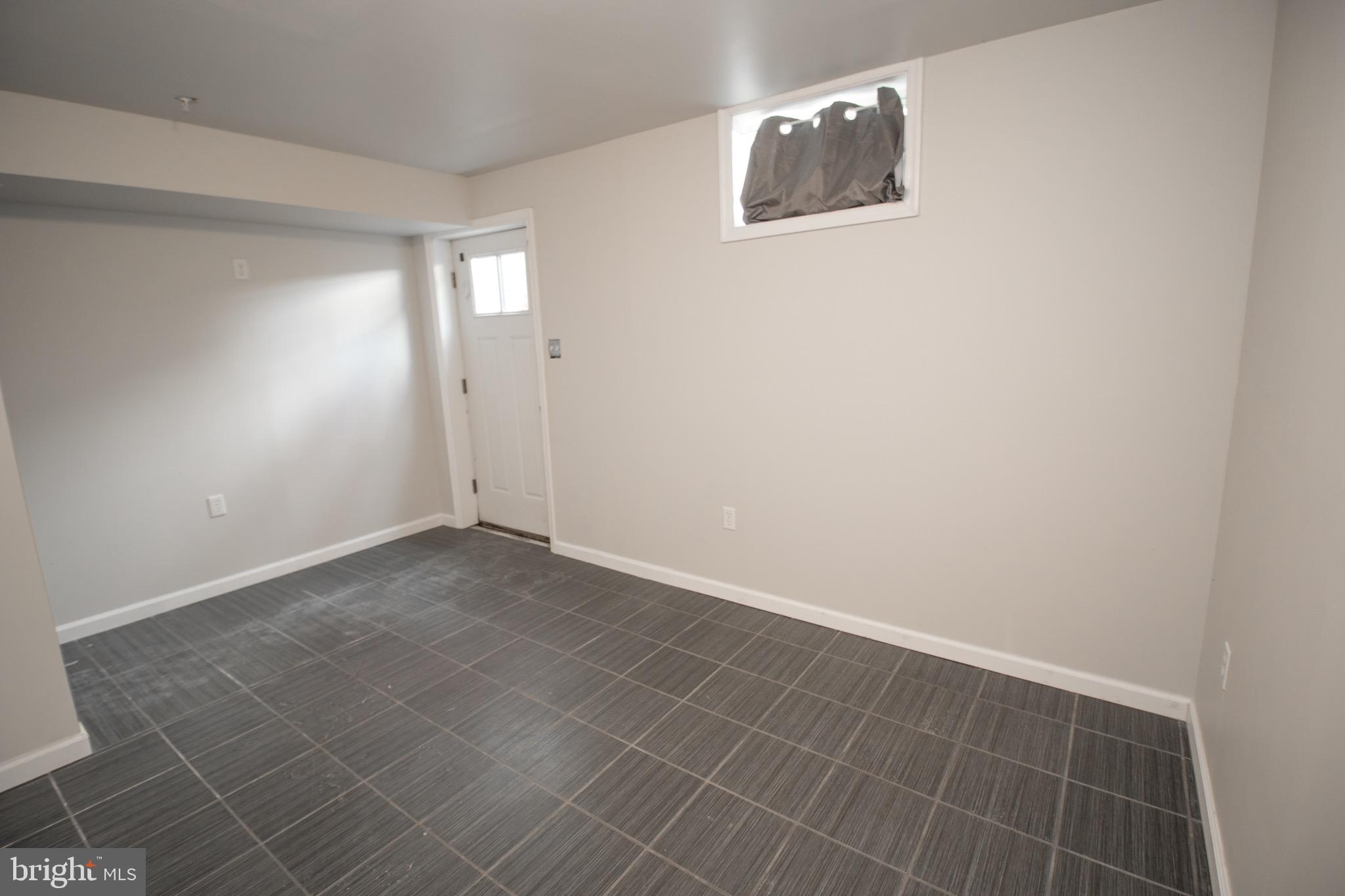 ELIZABETH HILLS PHASE 1 - Residential Lease