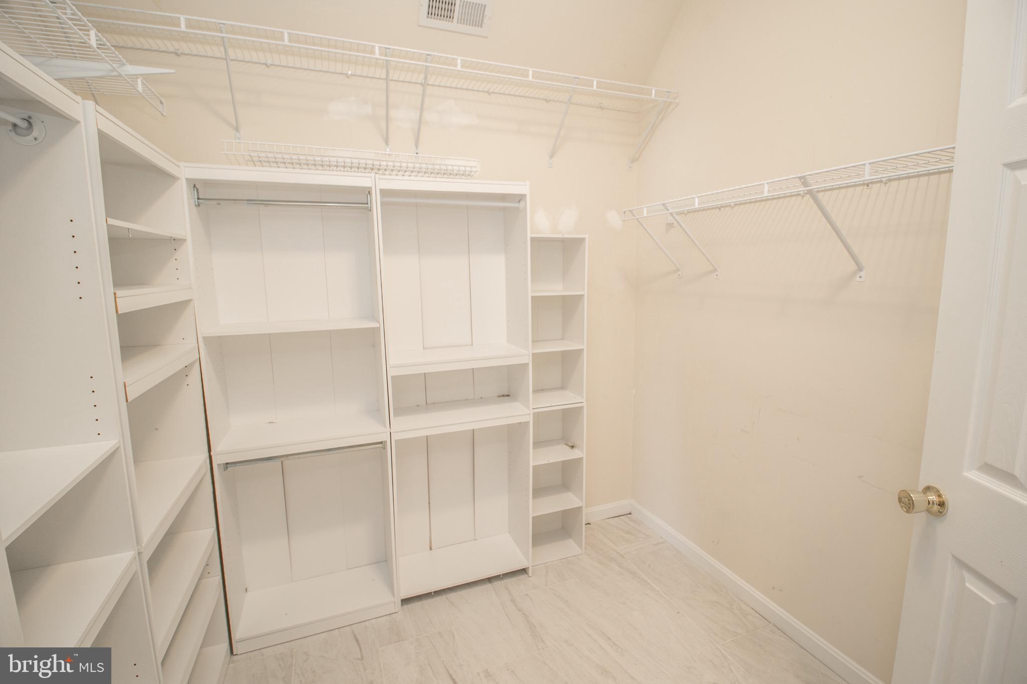 ELIZABETH HILLS PHASE 1 - Residential Lease