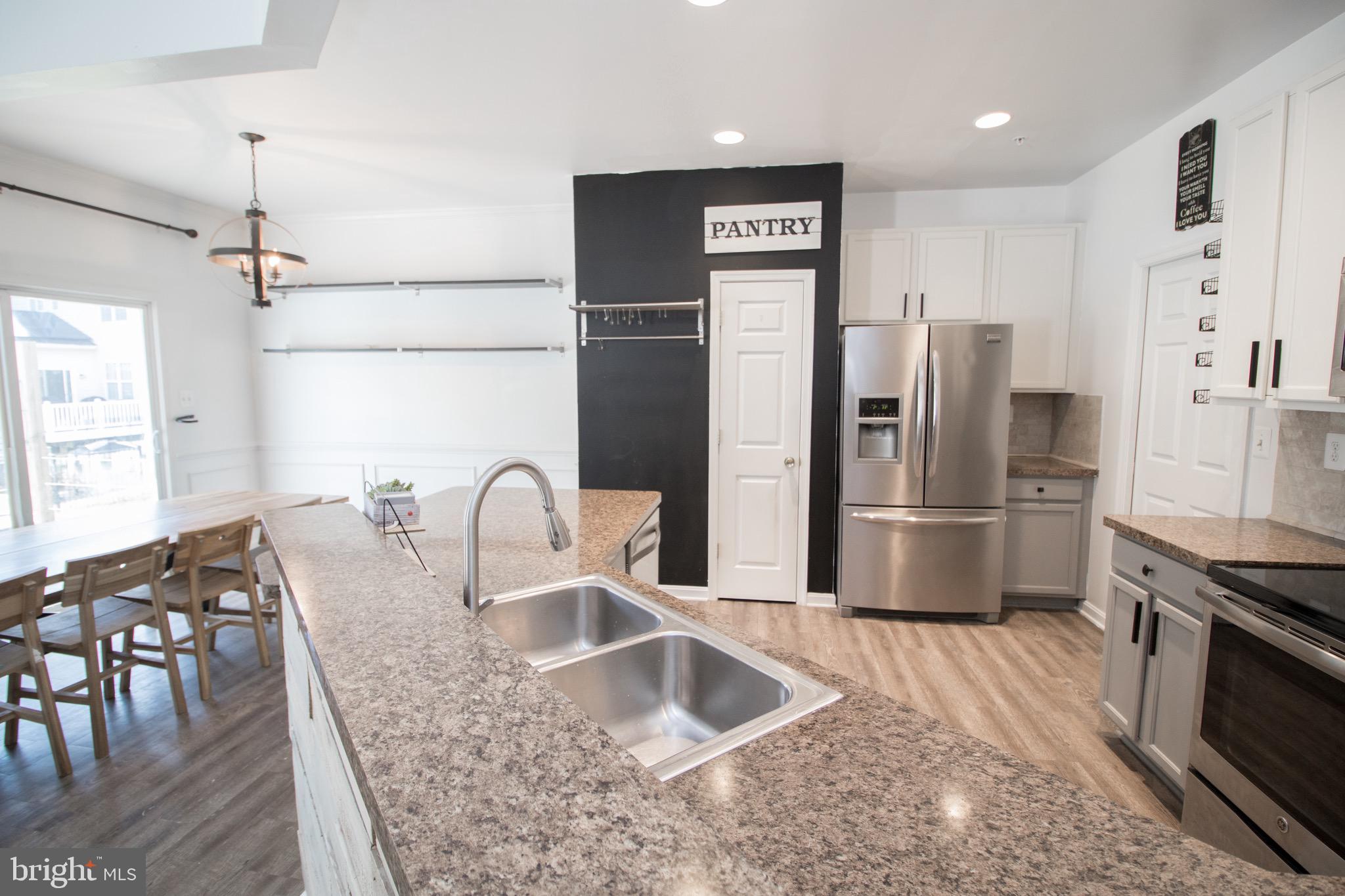 ELIZABETH HILLS PHASE 1 - Residential Lease