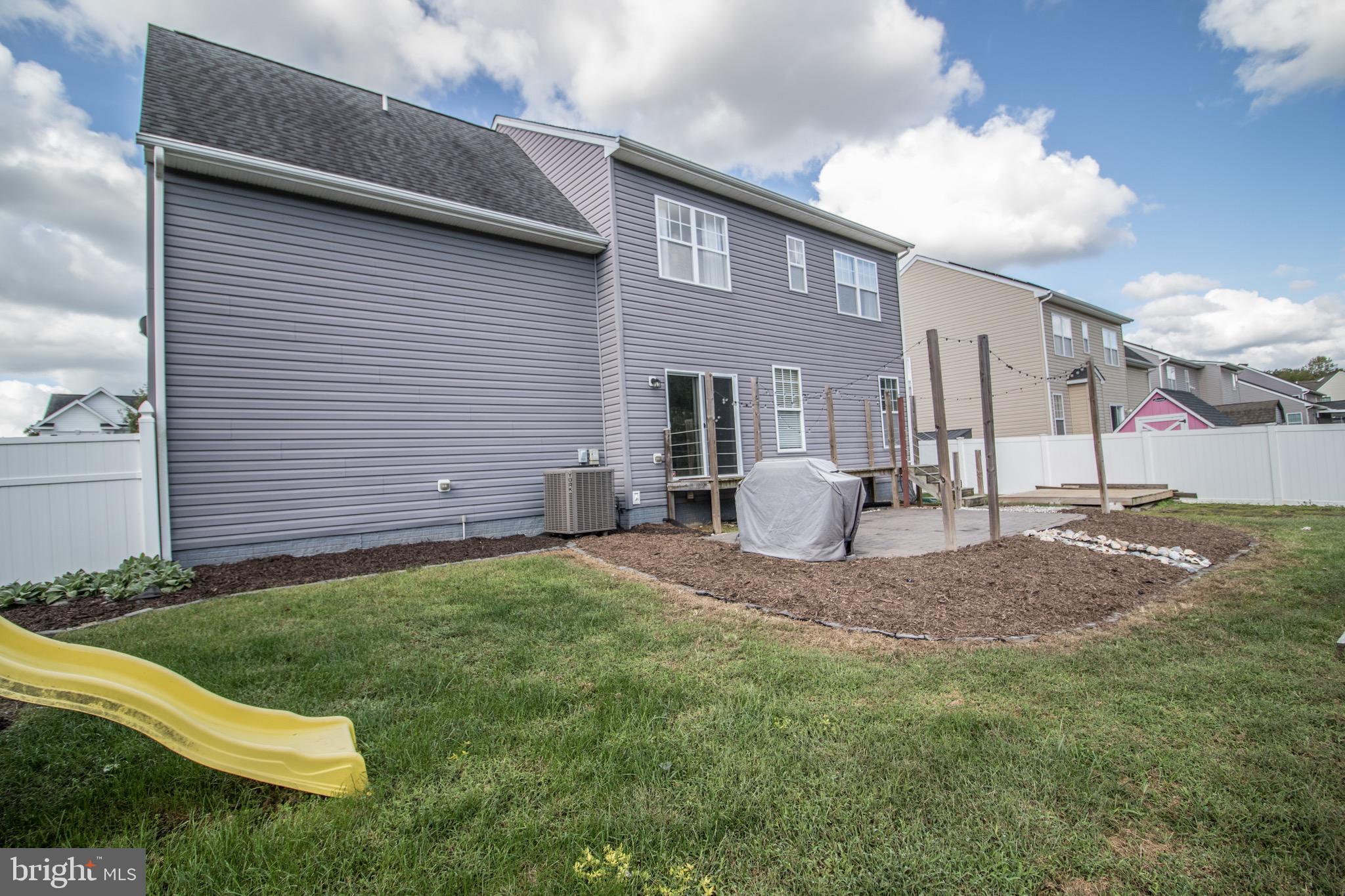 ELIZABETH HILLS PHASE 1 - Residential Lease