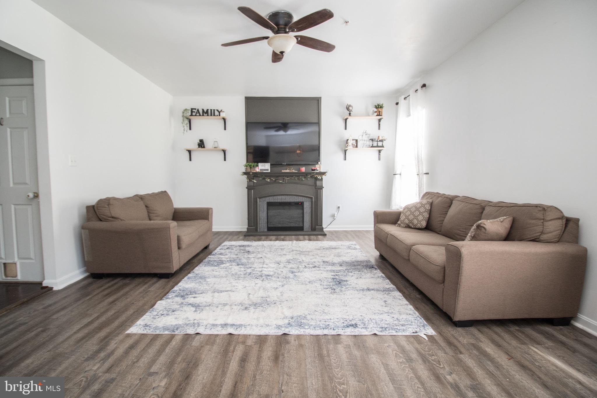 ELIZABETH HILLS PHASE 1 - Residential Lease