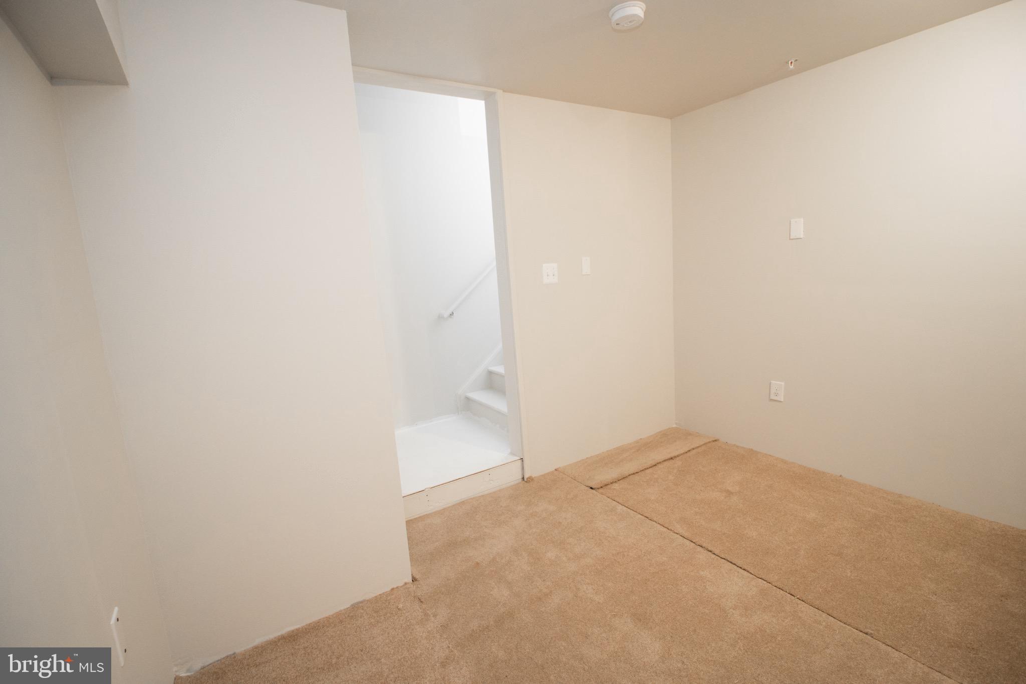 ELIZABETH HILLS PHASE 1 - Residential Lease