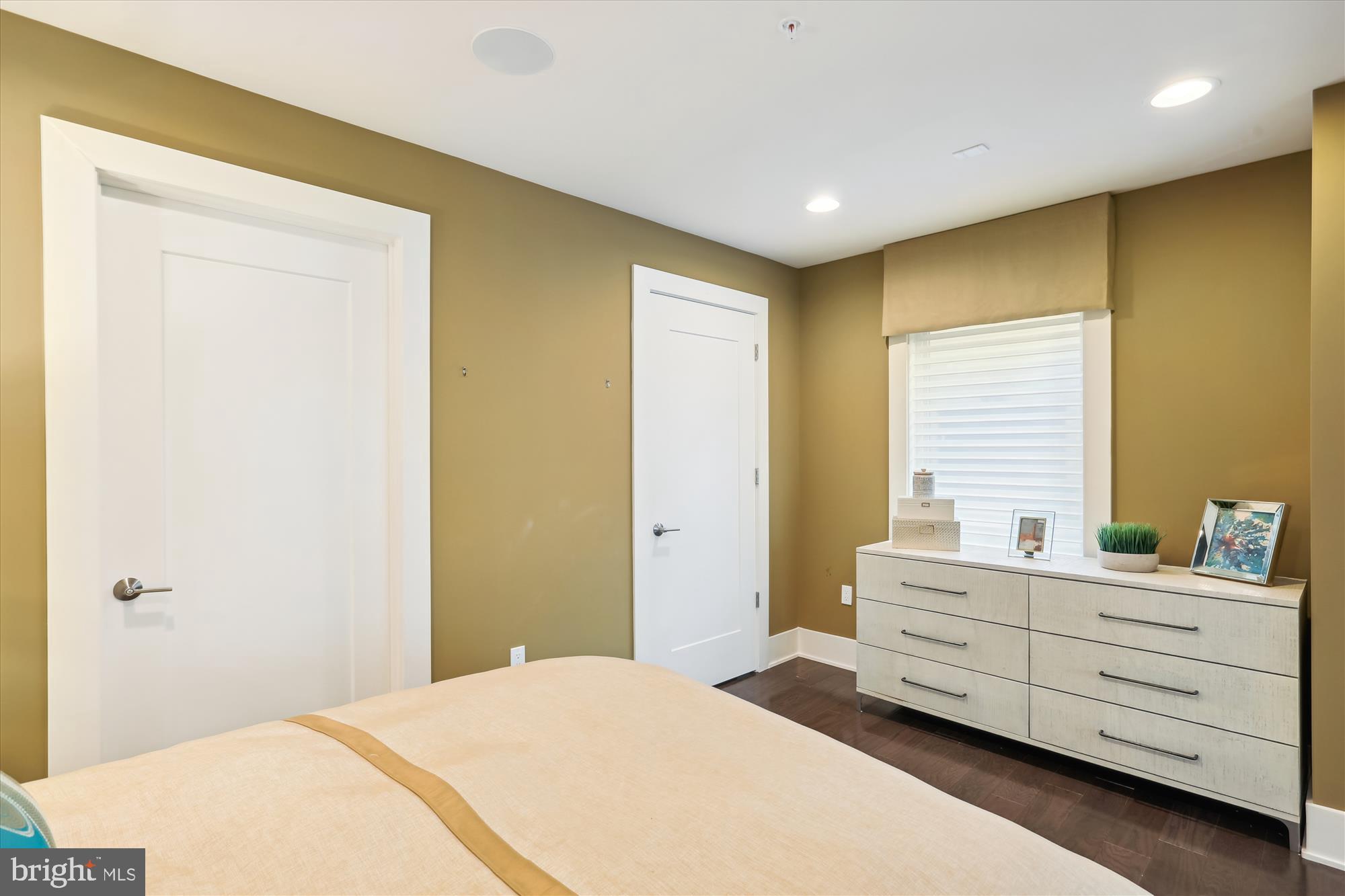 GROSVENOR HEIGHTS - Residential