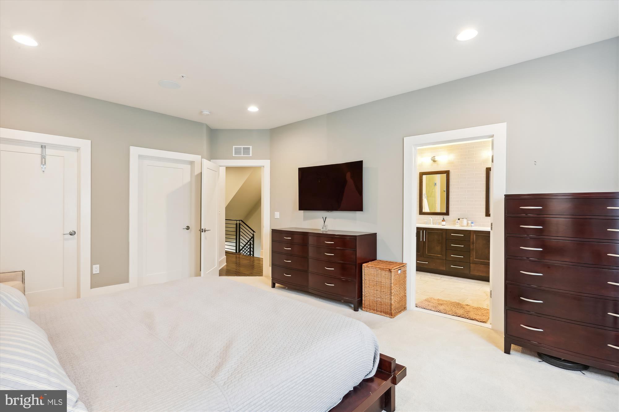 GROSVENOR HEIGHTS - Residential