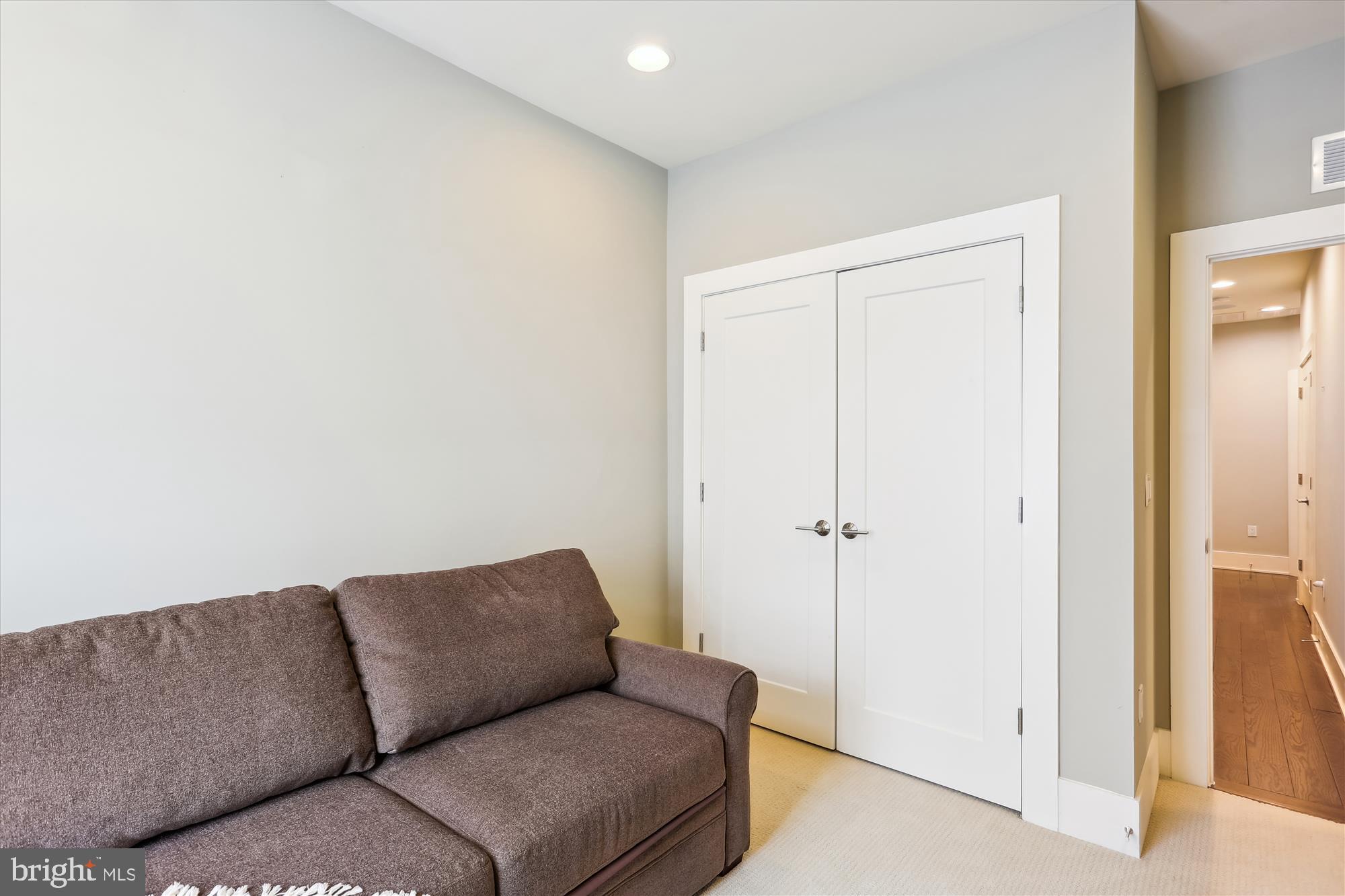 GROSVENOR HEIGHTS - Residential