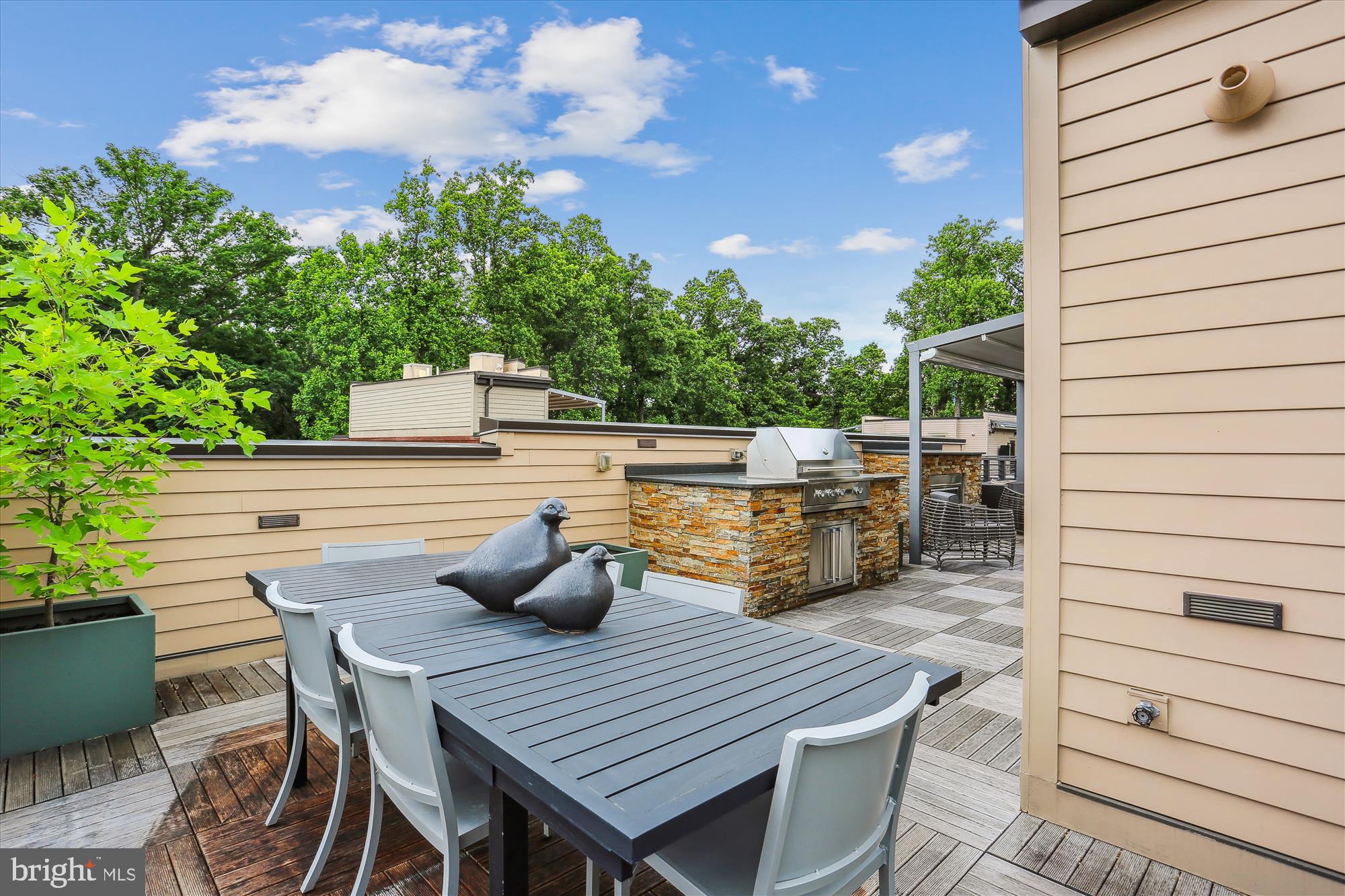 GROSVENOR HEIGHTS - Residential