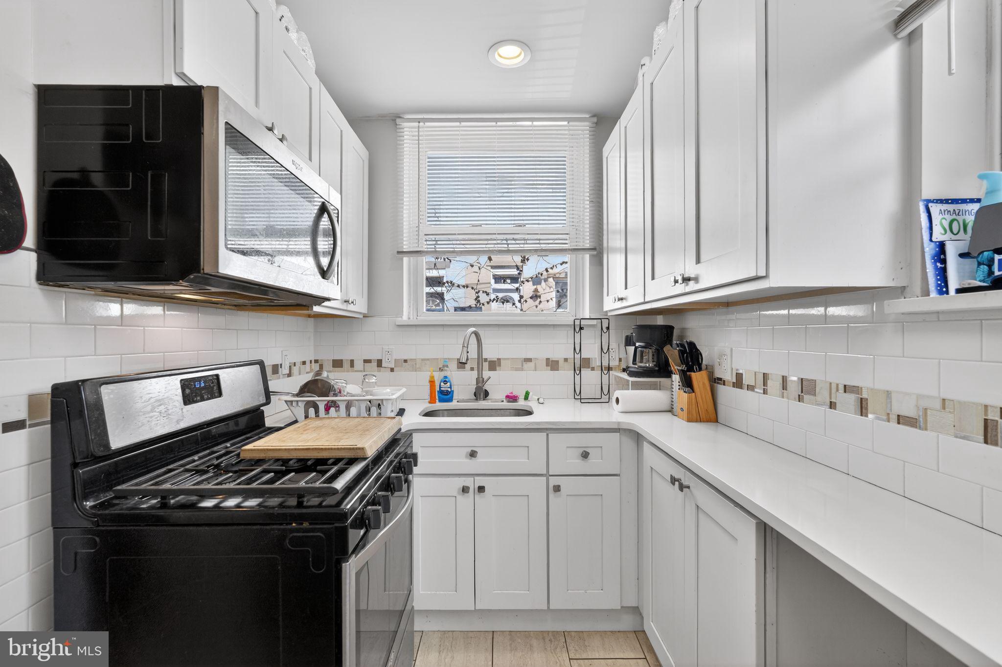 PASSYUNK SQUARE - Commercial Sale