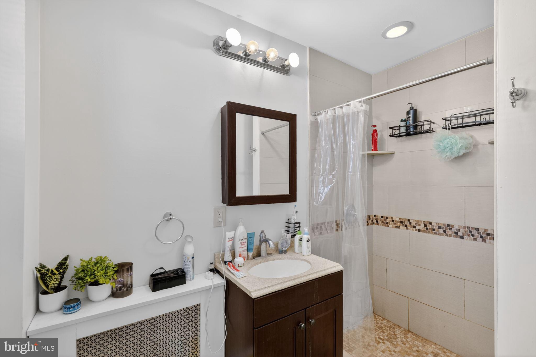 PASSYUNK SQUARE - Commercial Sale