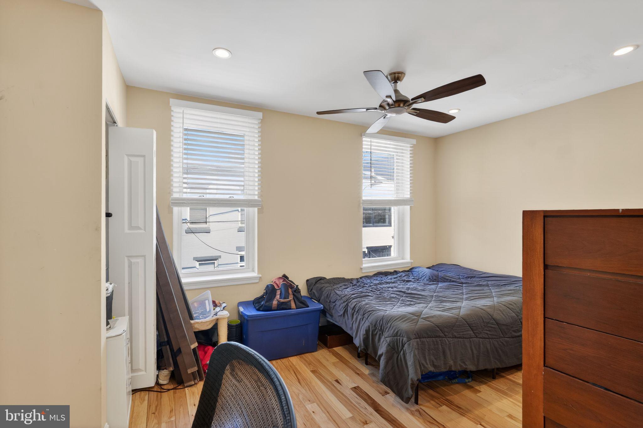 PASSYUNK SQUARE - Commercial Sale