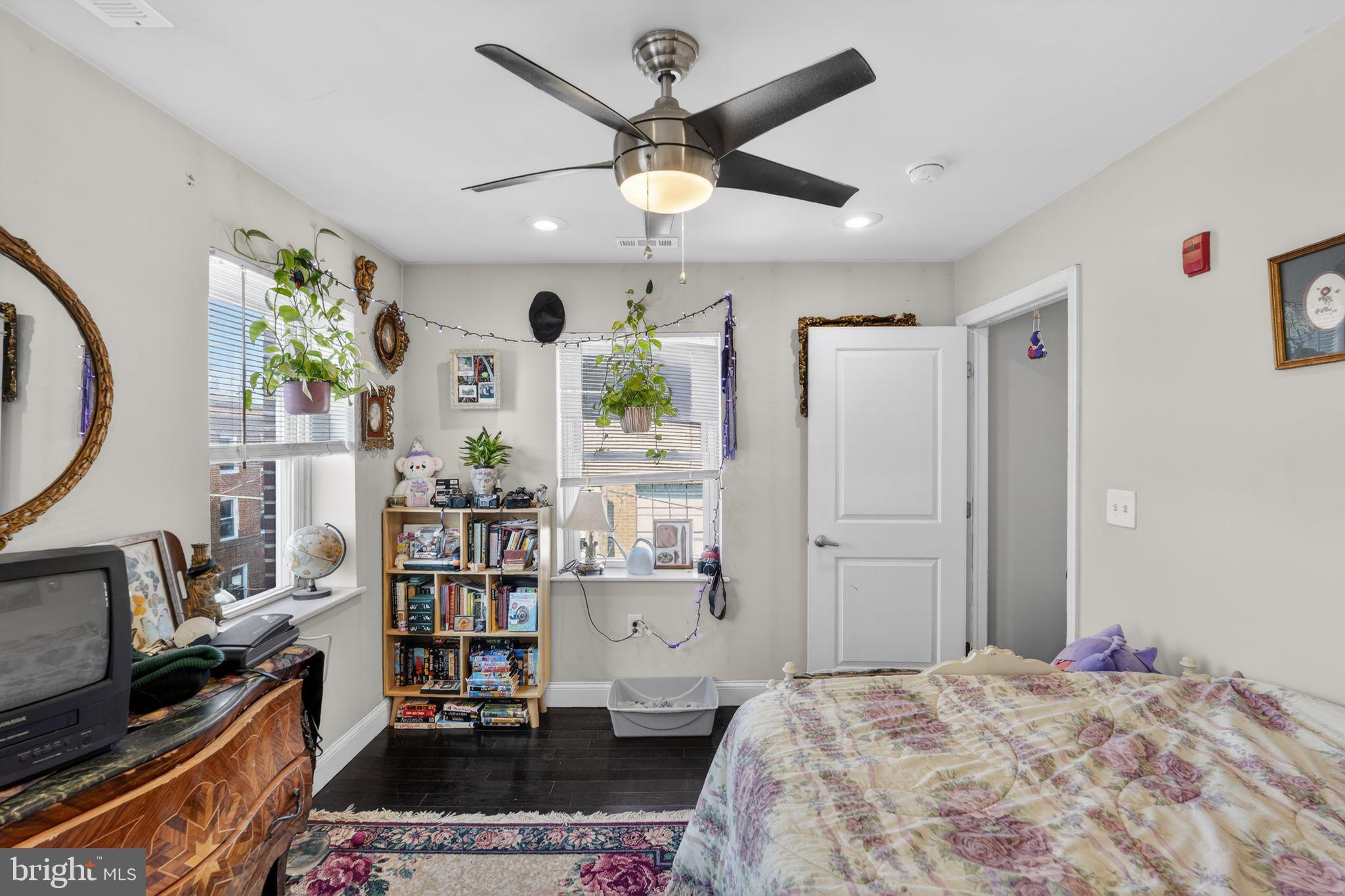 PASSYUNK SQUARE - Commercial Sale