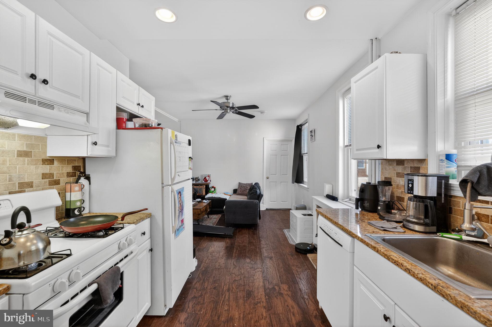 PASSYUNK SQUARE - Commercial Sale