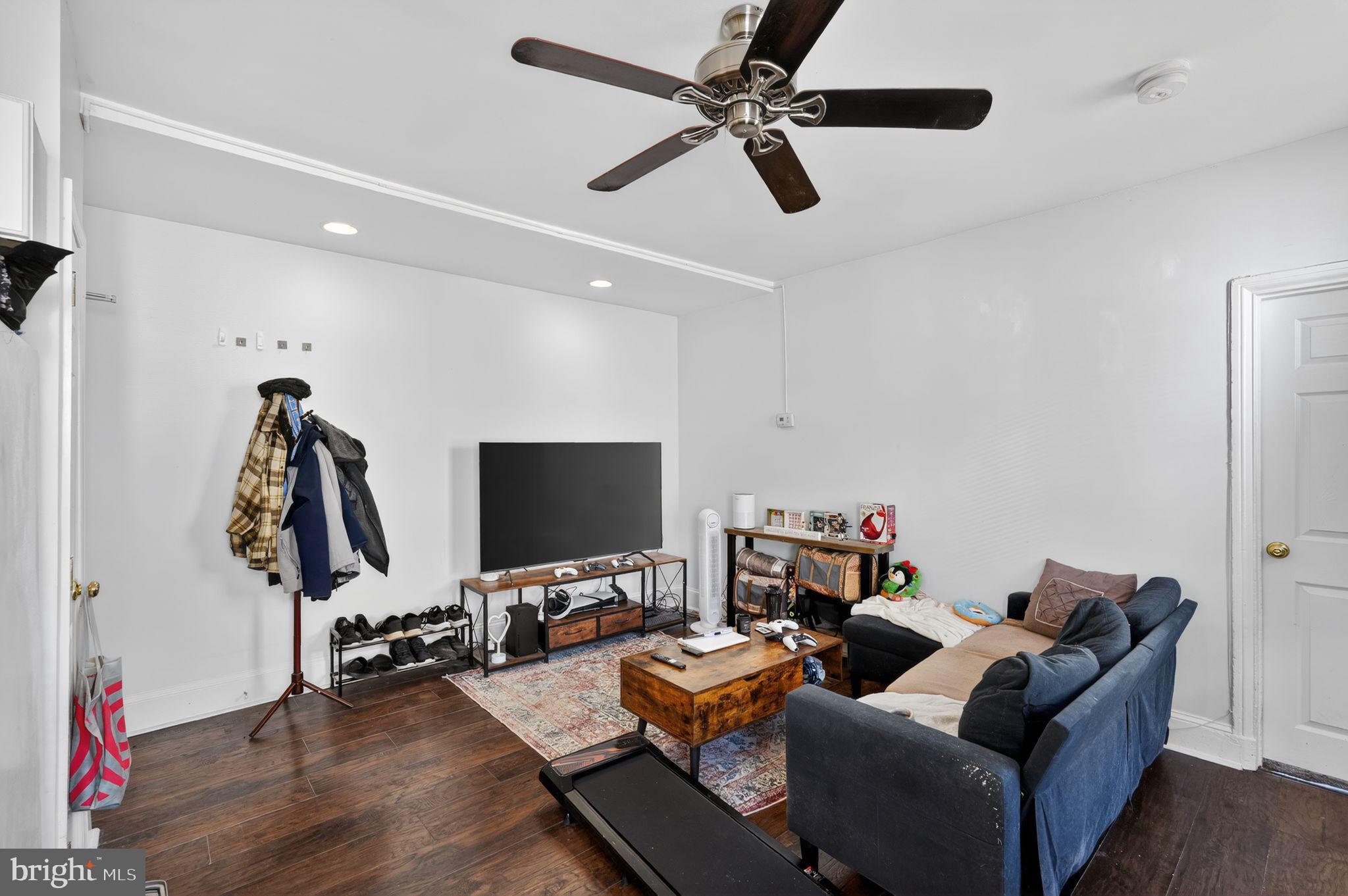 PASSYUNK SQUARE - Commercial Sale