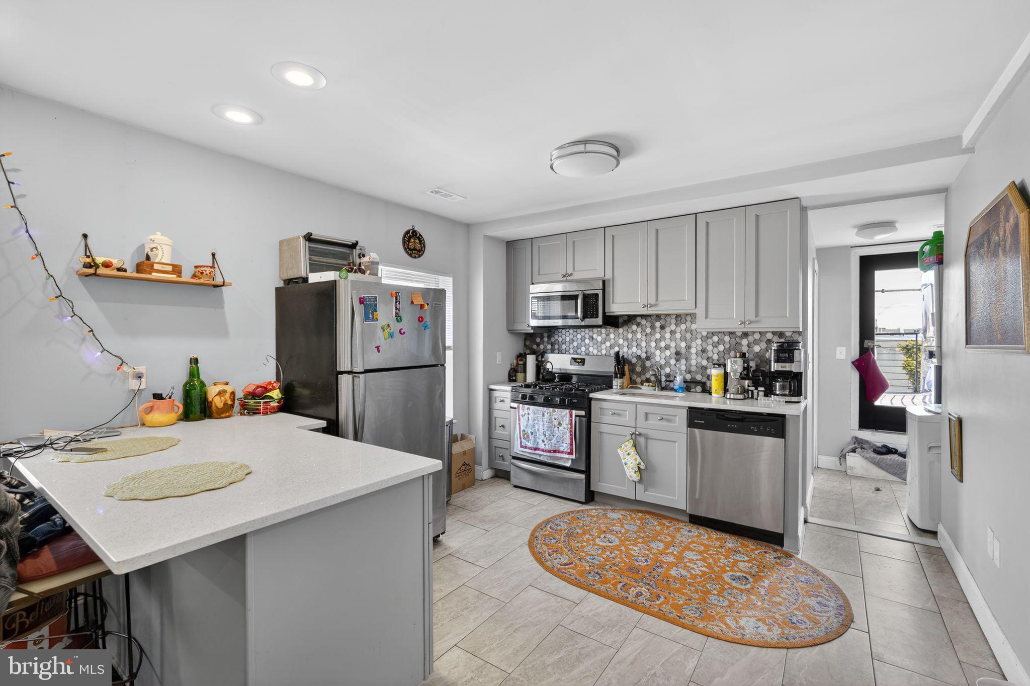 PASSYUNK SQUARE - Commercial Sale