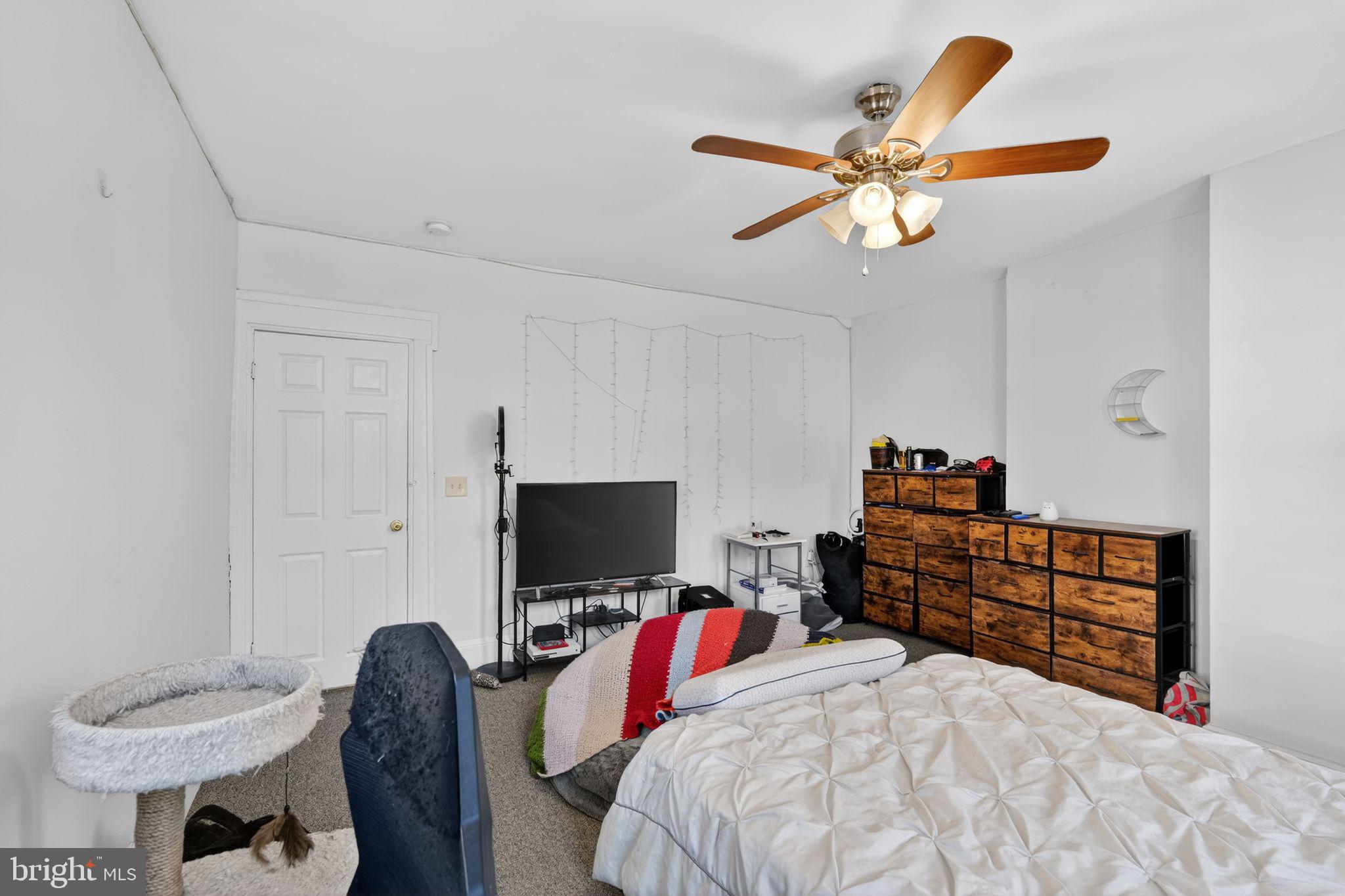 PASSYUNK SQUARE - Commercial Sale