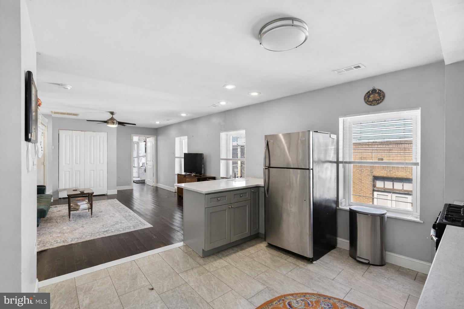 PASSYUNK SQUARE - Commercial Sale