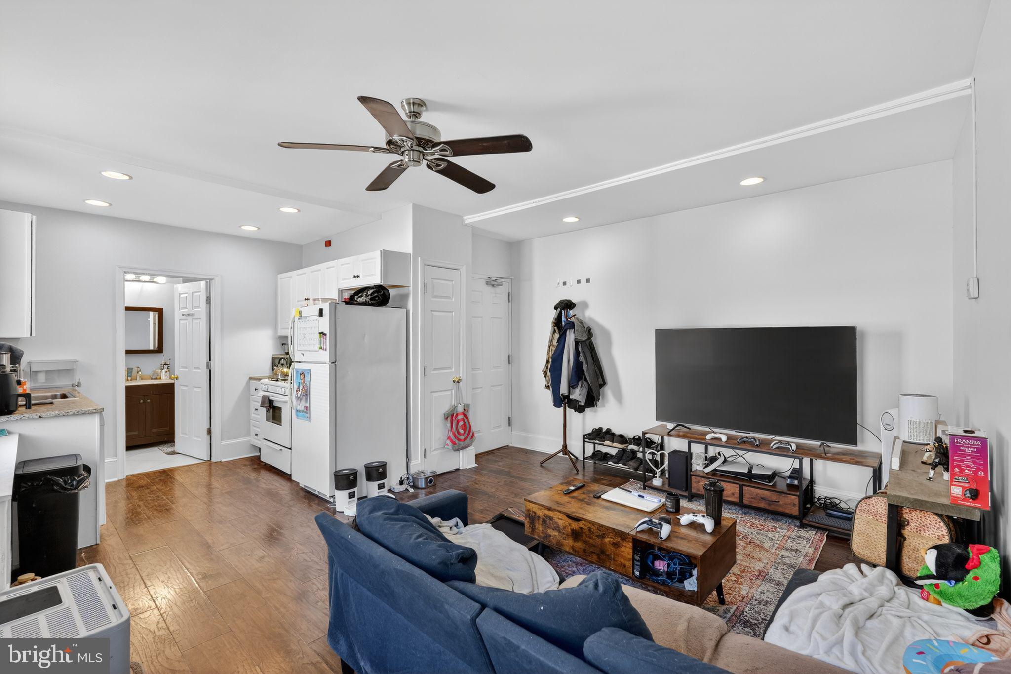 PASSYUNK SQUARE - Commercial Sale