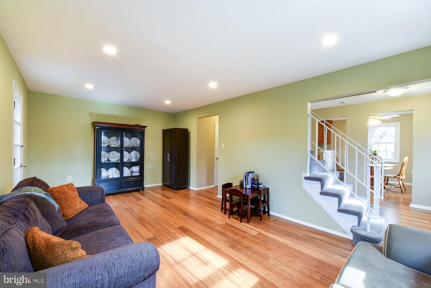 LINDEN SQUARE - Residential