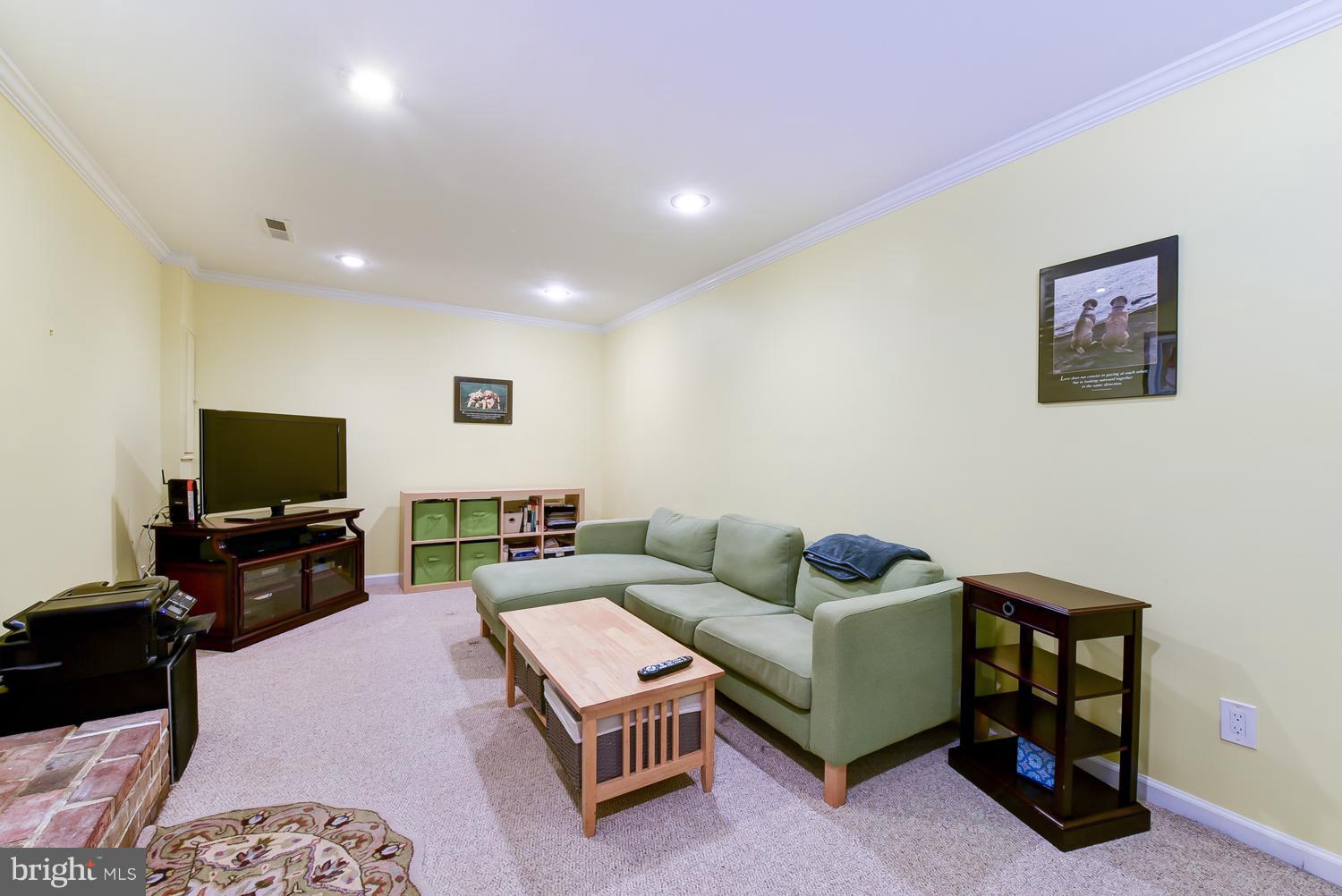 LINDEN SQUARE - Residential