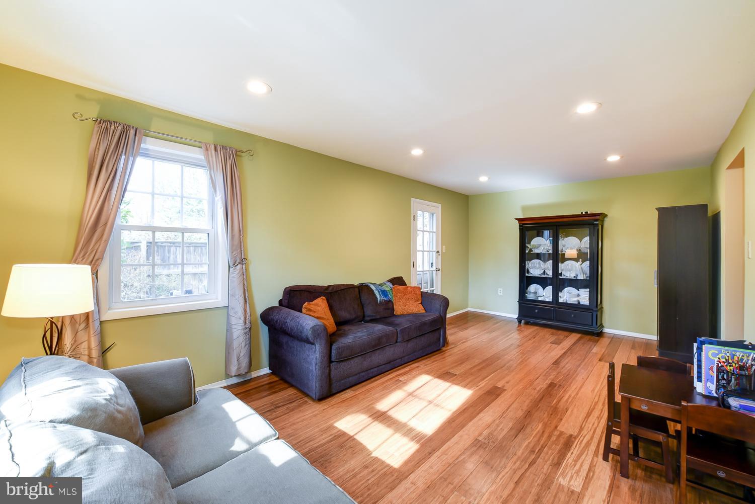 LINDEN SQUARE - Residential