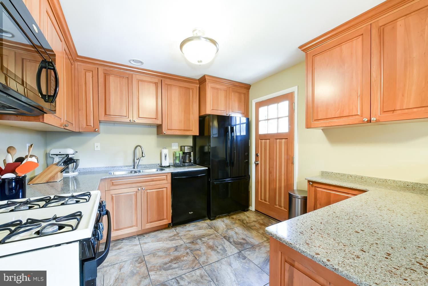 LINDEN SQUARE - Residential