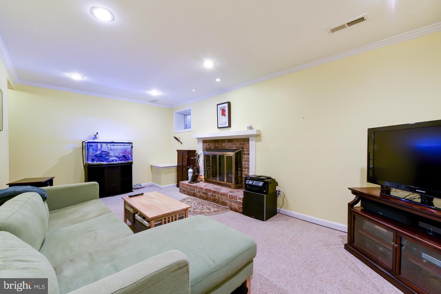 LINDEN SQUARE - Residential