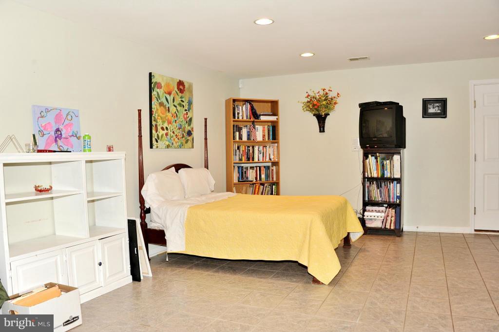 KINGSTOWNE - Residential Lease