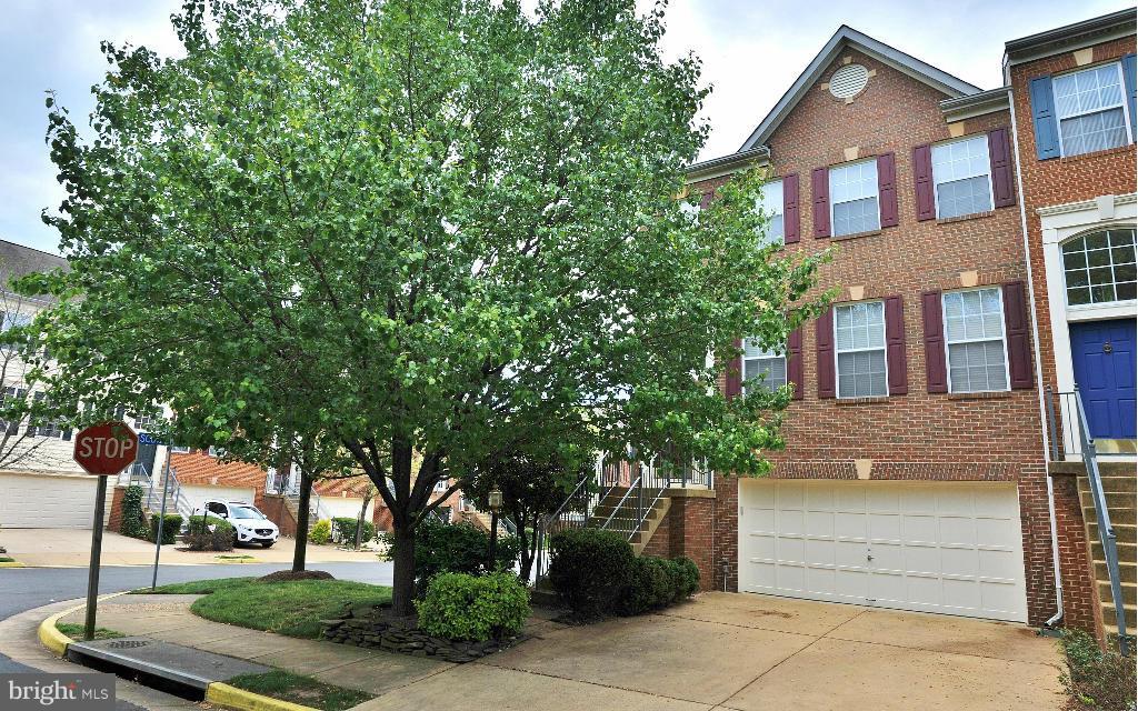 KINGSTOWNE - Residential Lease