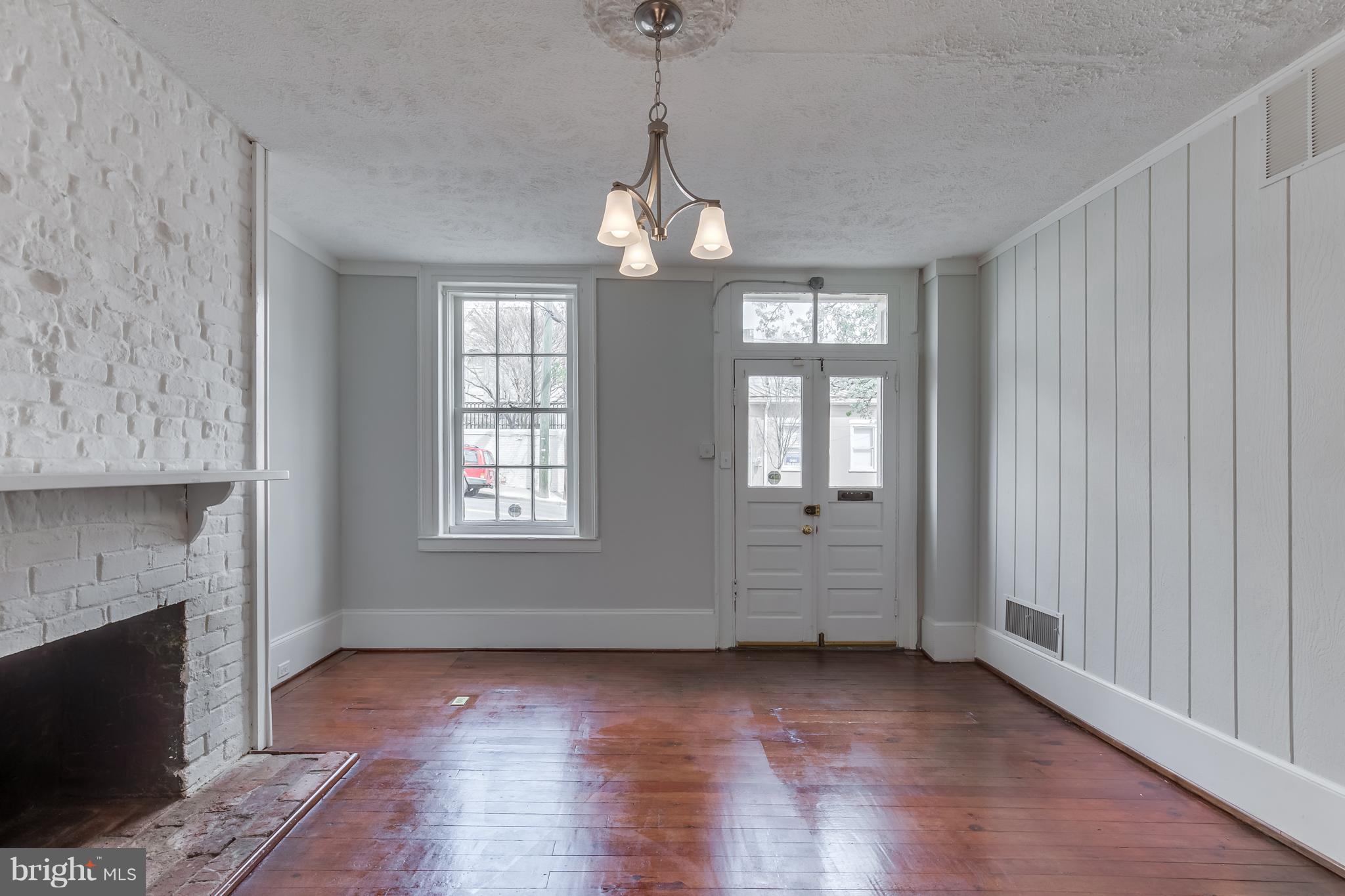 DOWNTOWN FREDERICKSBURG - Residential Lease