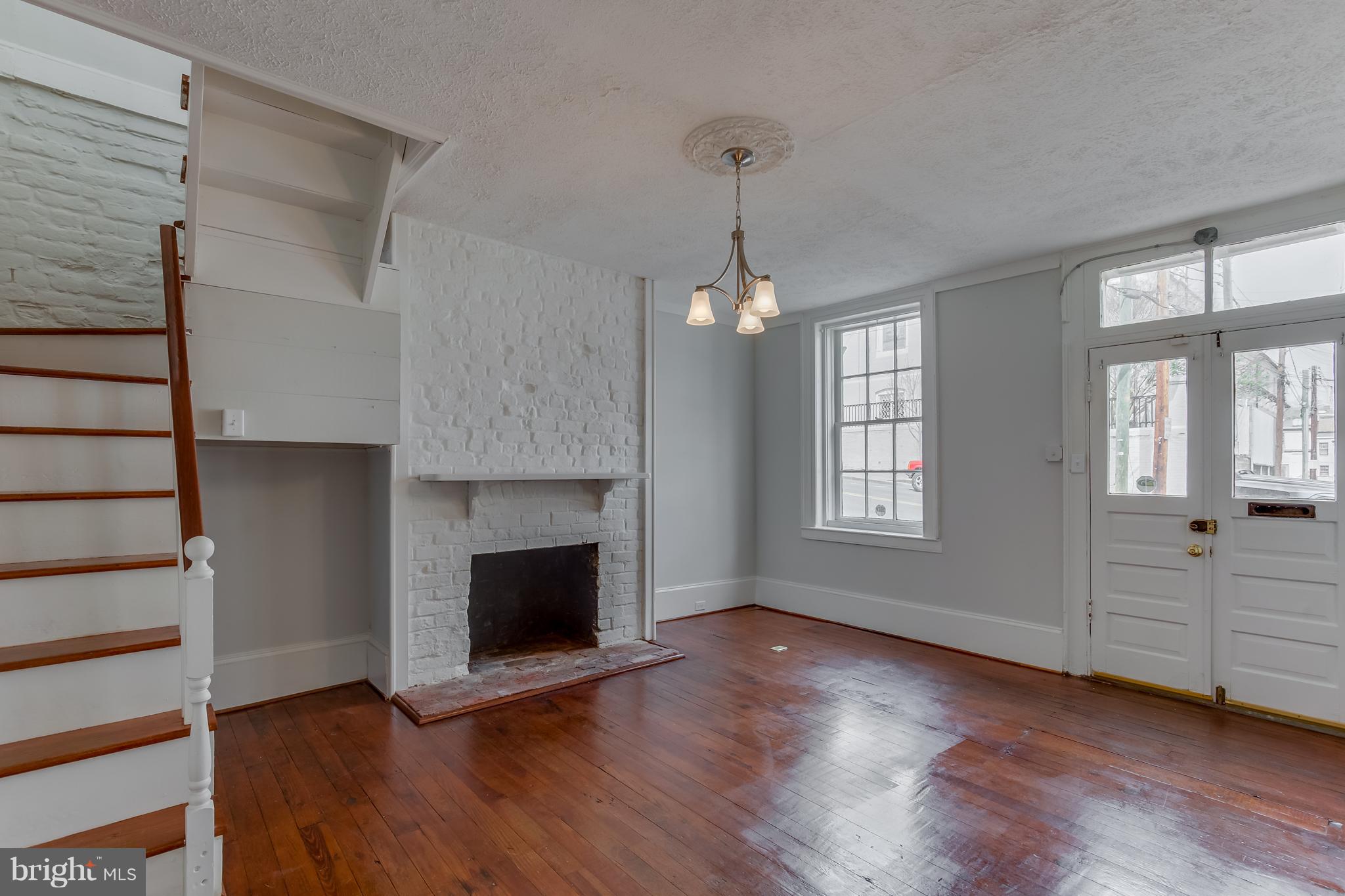 DOWNTOWN FREDERICKSBURG - Residential Lease