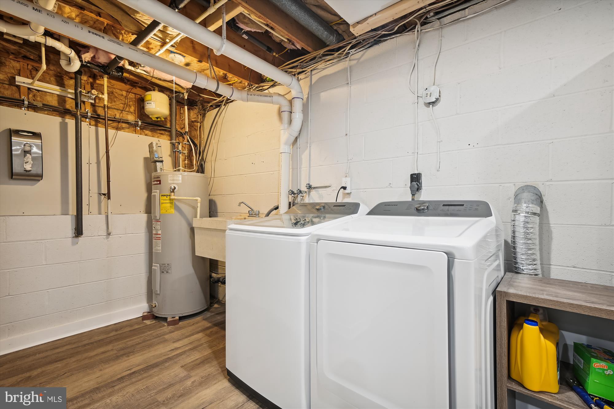 ROLLING KNOLLS - Residential