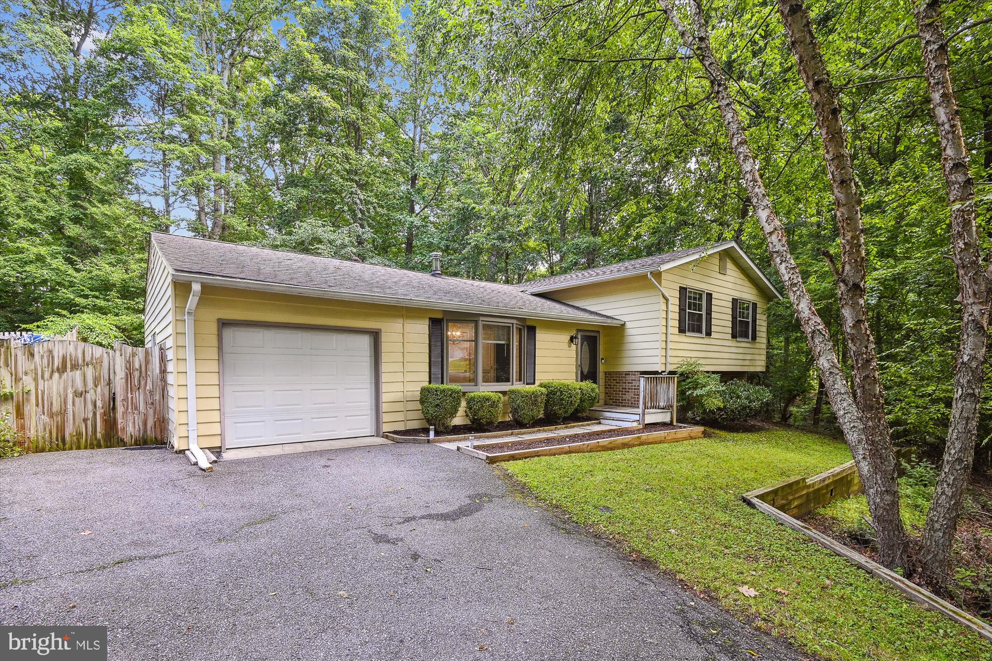 ROLLING KNOLLS - Residential