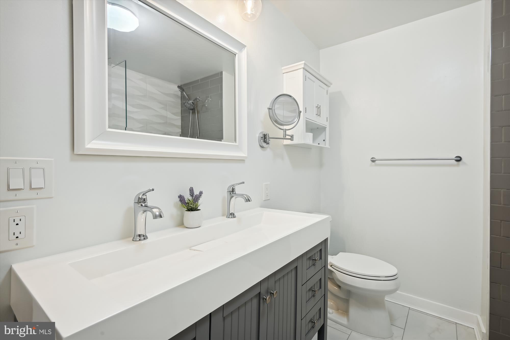 ROLLING KNOLLS - Residential