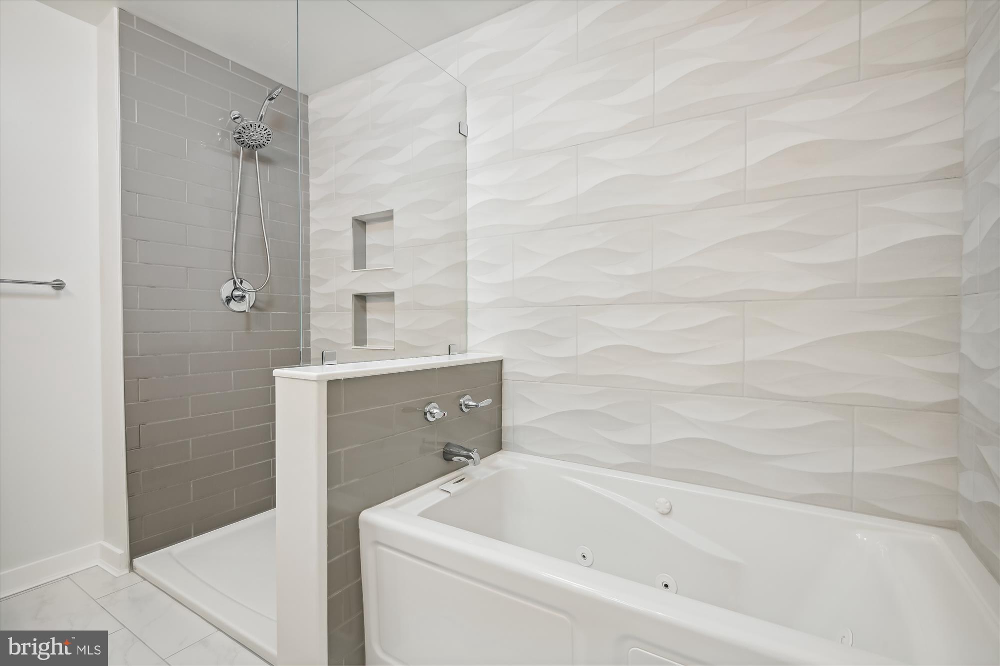 ROLLING KNOLLS - Residential