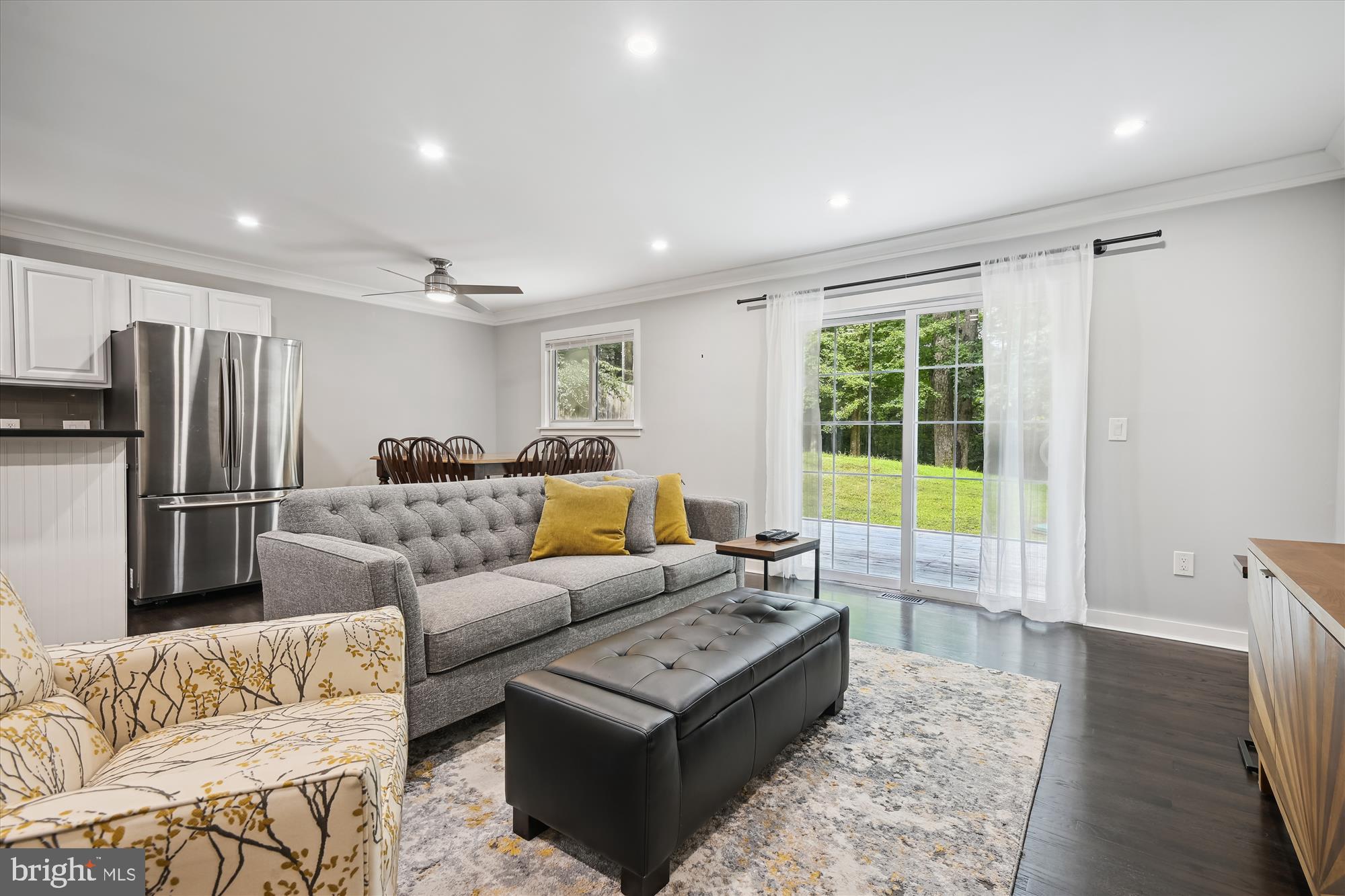 ROLLING KNOLLS - Residential