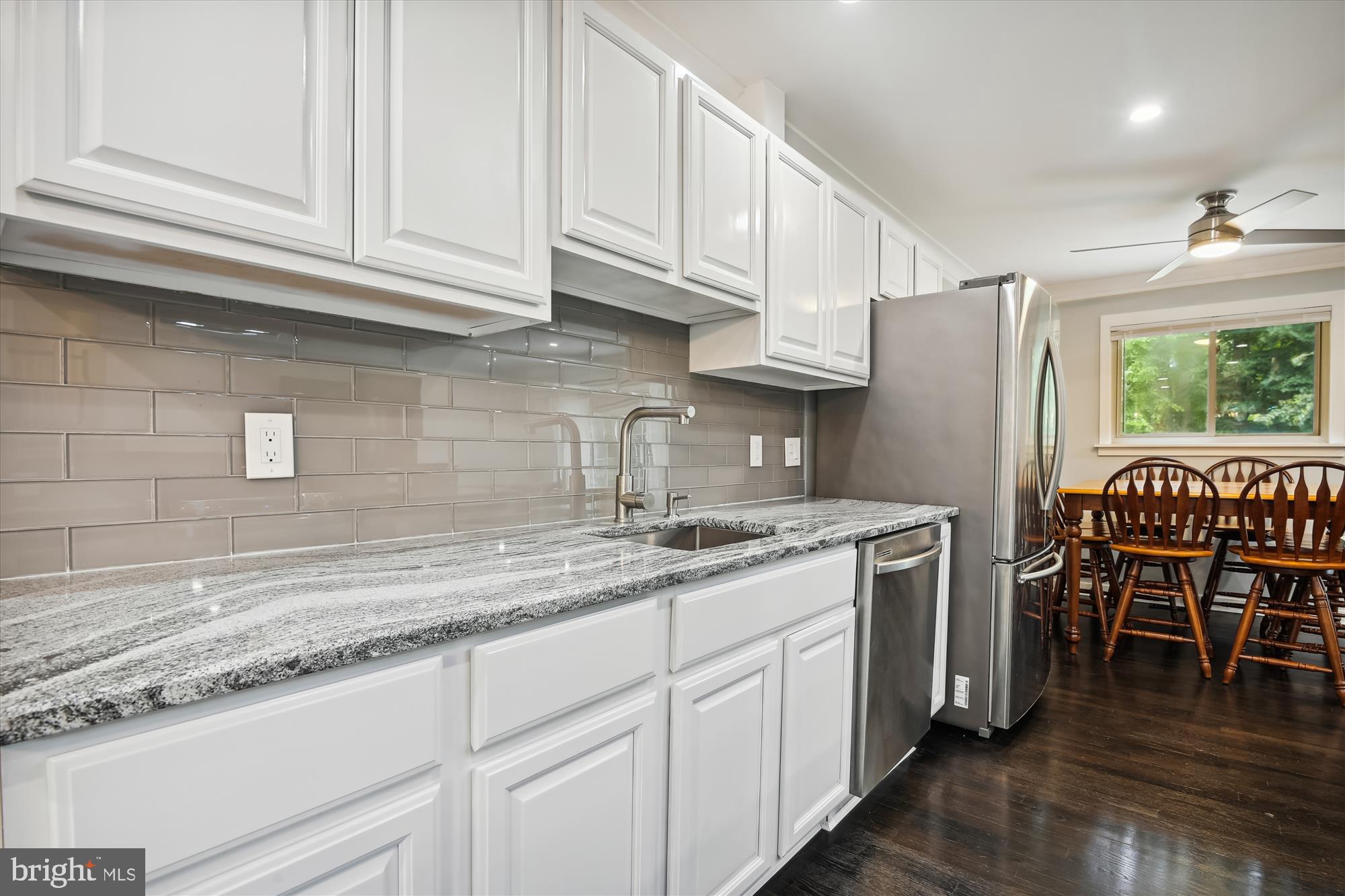 ROLLING KNOLLS - Residential