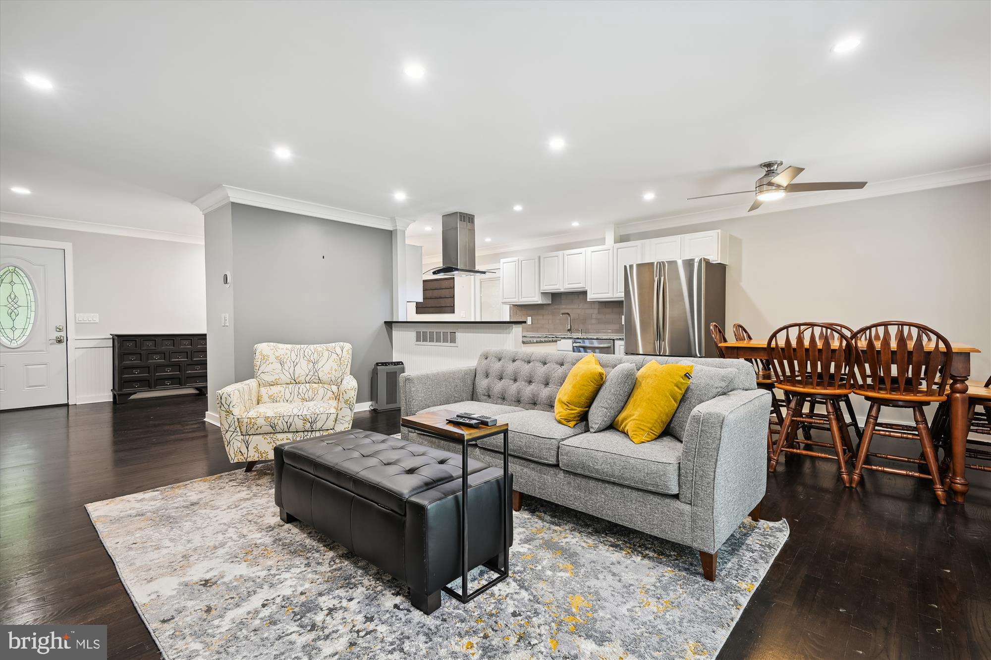 ROLLING KNOLLS - Residential