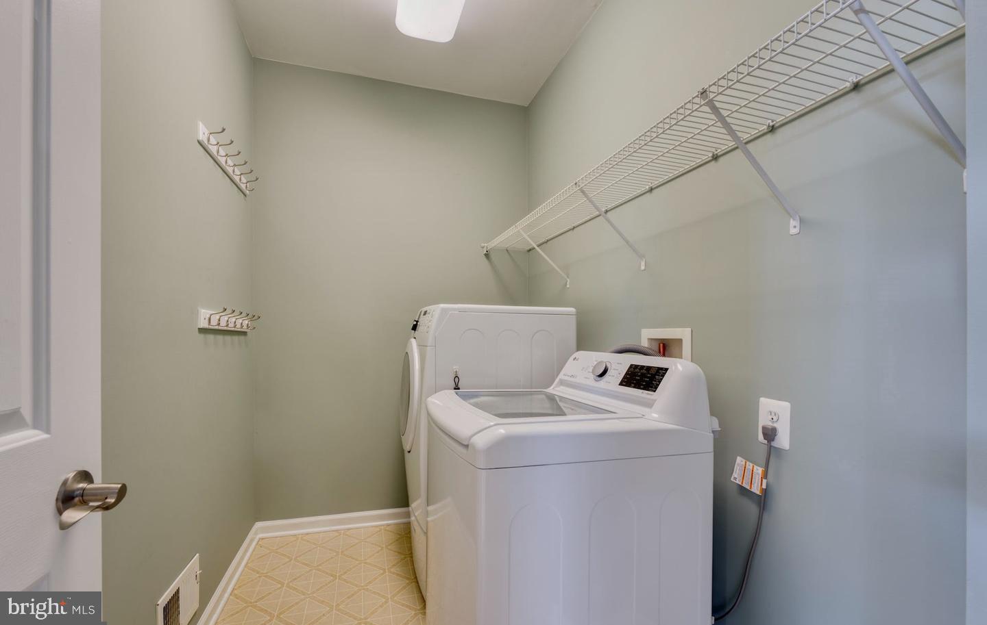 NEW TOWN MEADOWS - Residential Lease