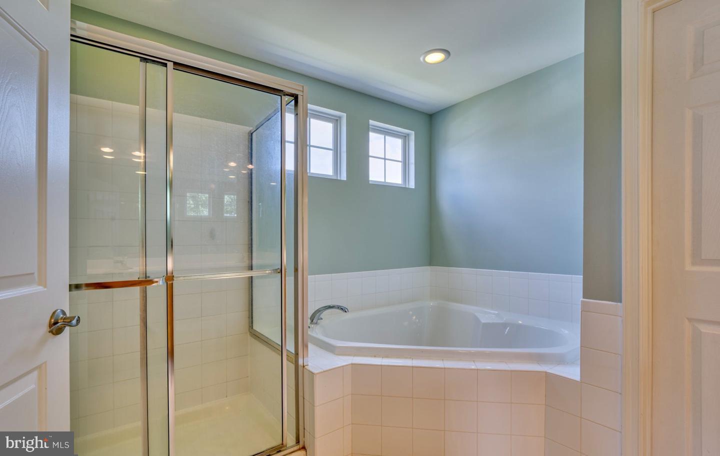 NEW TOWN MEADOWS - Residential Lease