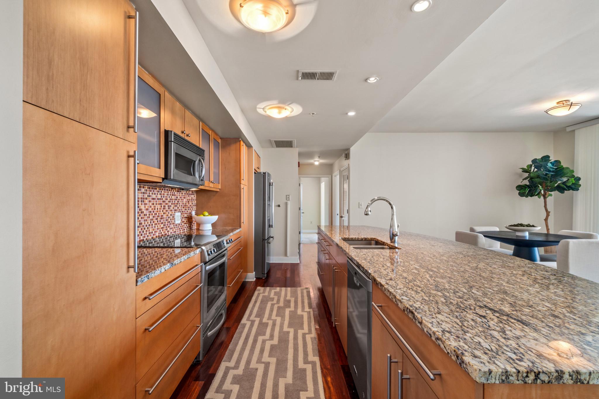 HARBOR EAST - Residential