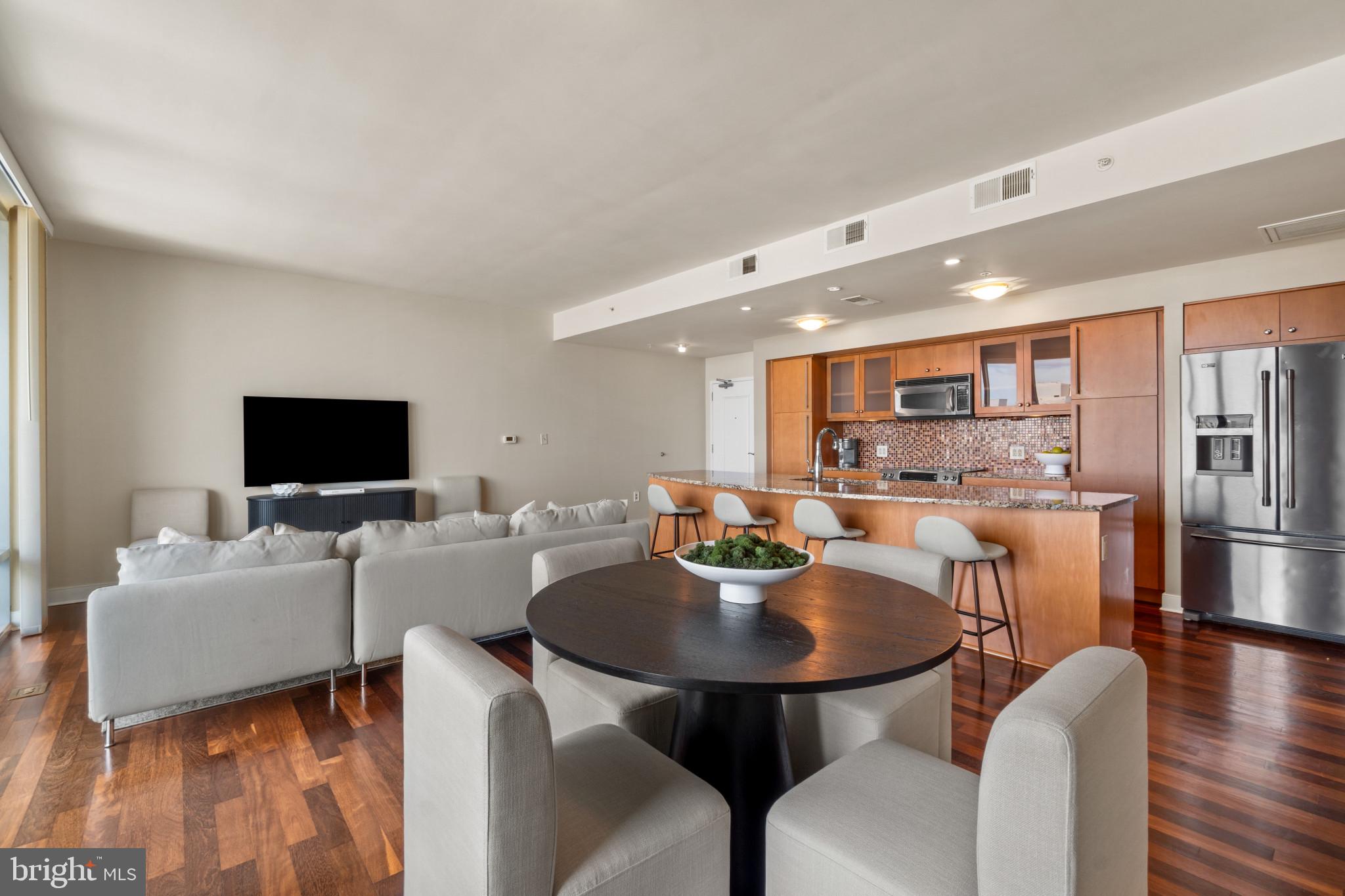 HARBOR EAST - Residential